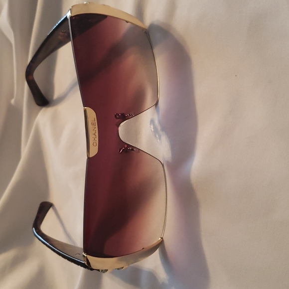 Women Sunglasses - Picture 2 of 4